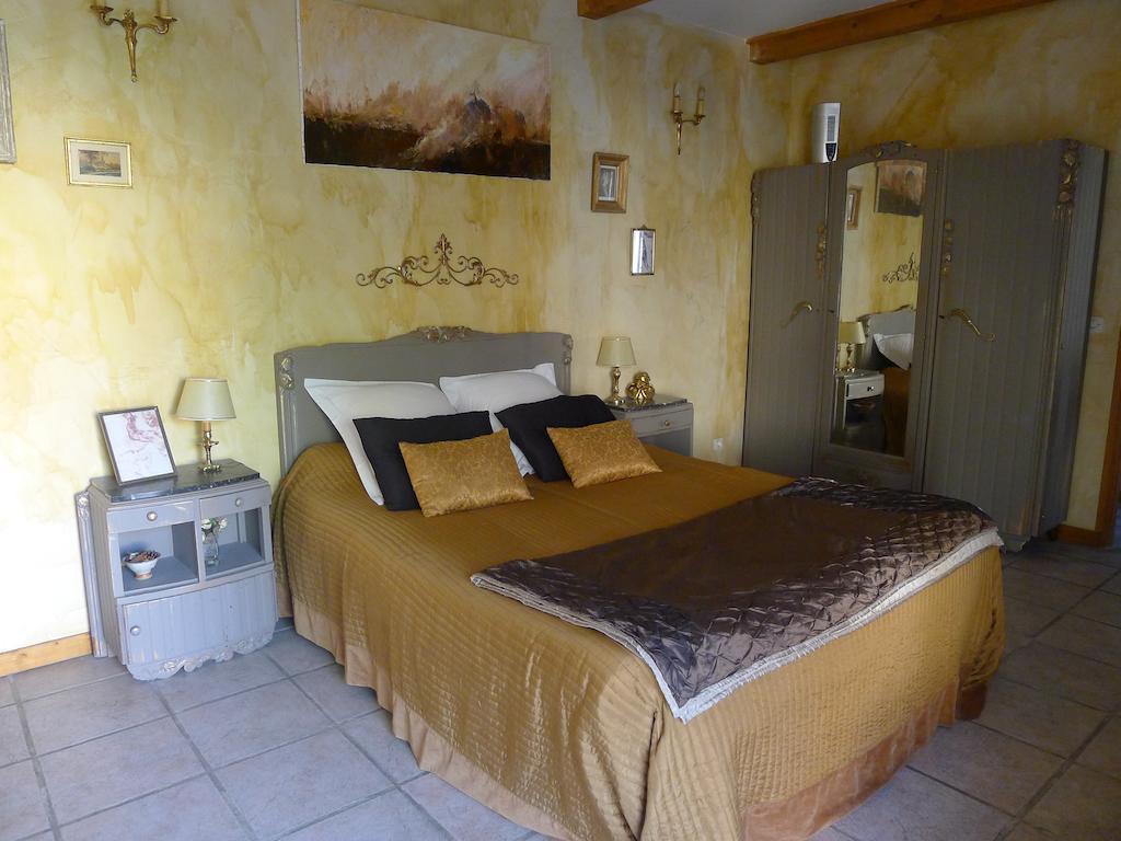 Domaine De La Manse Hotel Villeneuve-de-Berg Cameră foto